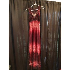 Beautiful maxi dress! Only worn once!